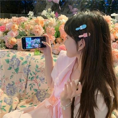彩虹艳女